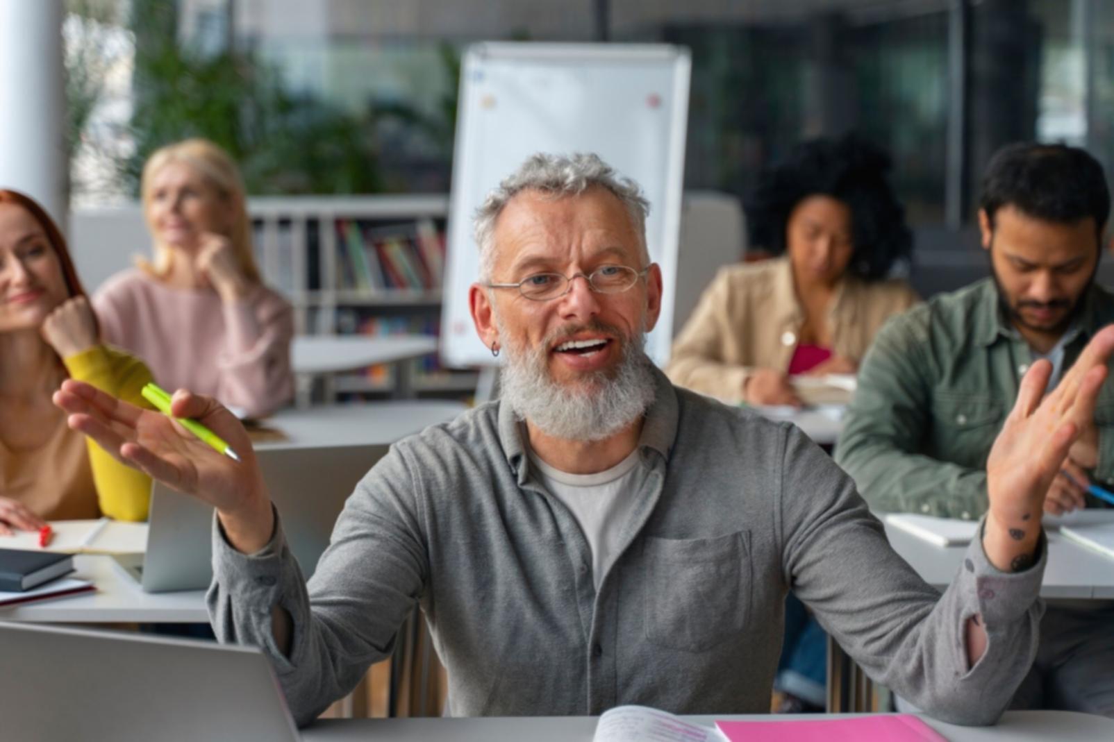 Analyste travaillant sur une évaluation d'entreprise avec des données financières